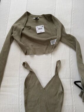 American Eagle Outfitters Olive Ribbed V-Neck Tank with Matching Shrug Cropped